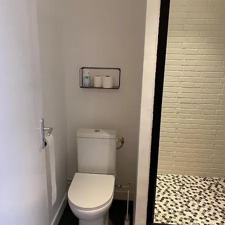 아파트 House A Bord De 상가트