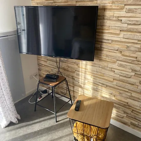 아파트 House A Bord De 상가트